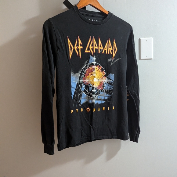 Def Leppard Long Sleeve T-shirt size small - Picture 1 of 3